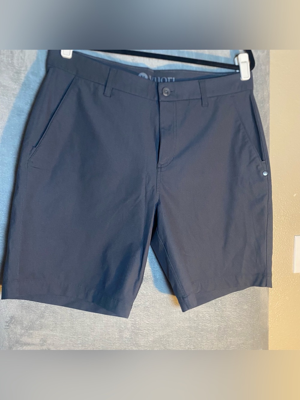 Vuori Shorts Mens 28 Charcoal Meta Short 8 Inch Inseam Chino Travel Casual V379